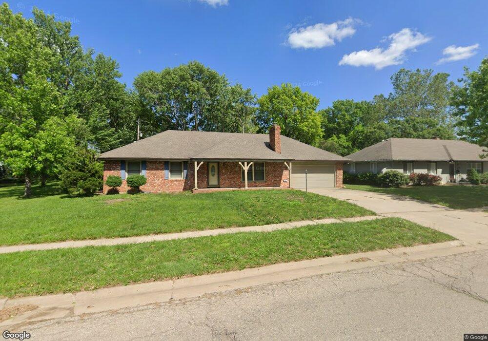 3024 SW MacVicar Ave, Topeka, KS 66611 - photo 1