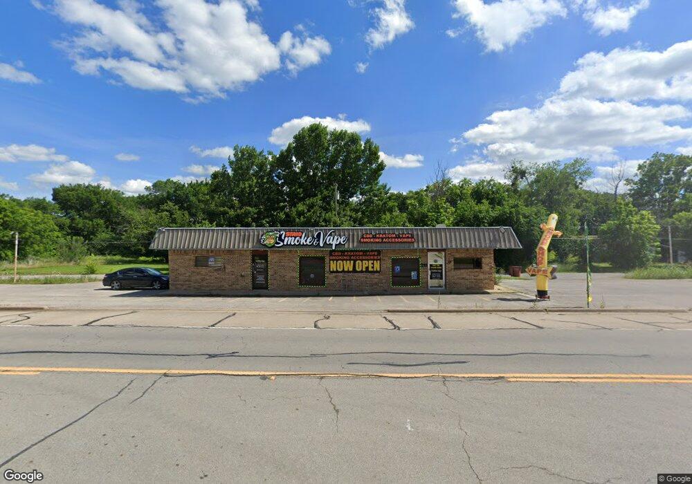 908 E Sam Rayburn Dr, Bonham, TX 75418 - photo 1