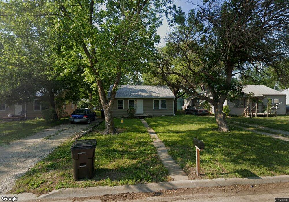 940 SE Pinecrest Dr, Topeka, KS 66605 - photo 1