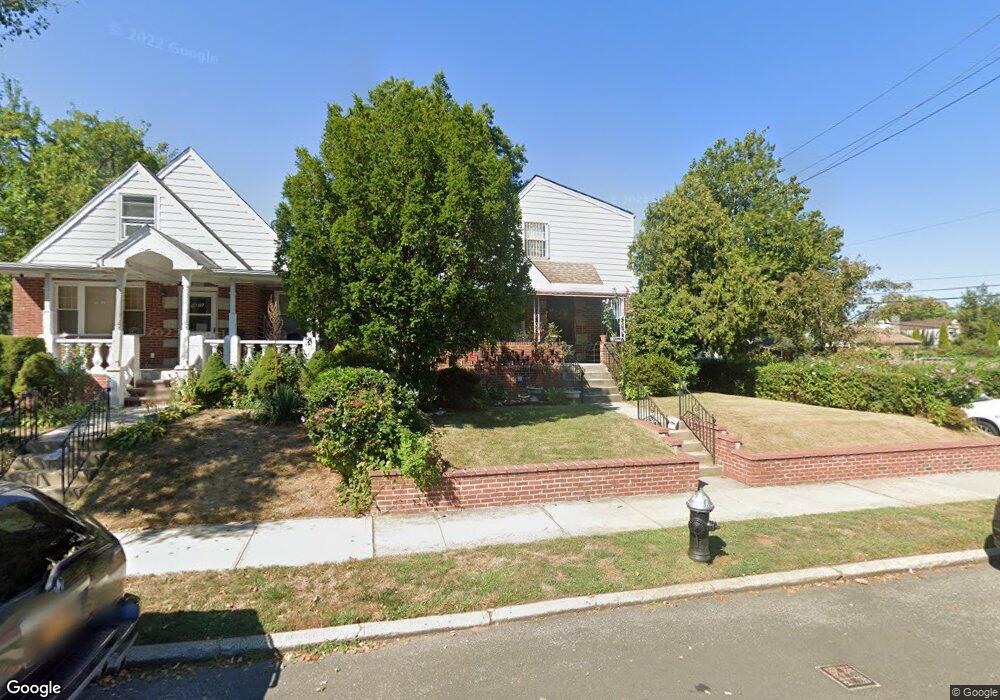 5804 190th St, Fresh Meadows, NY 11365 - photo 1