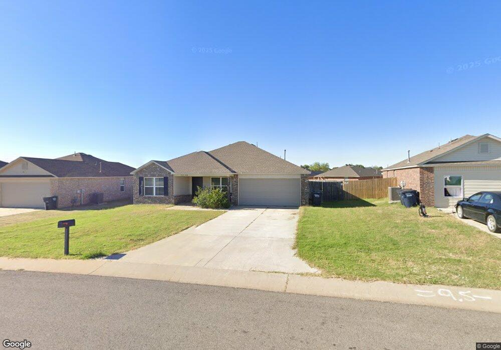 1918 Oak Tree Ct, Shawnee, OK 74804 - photo 1