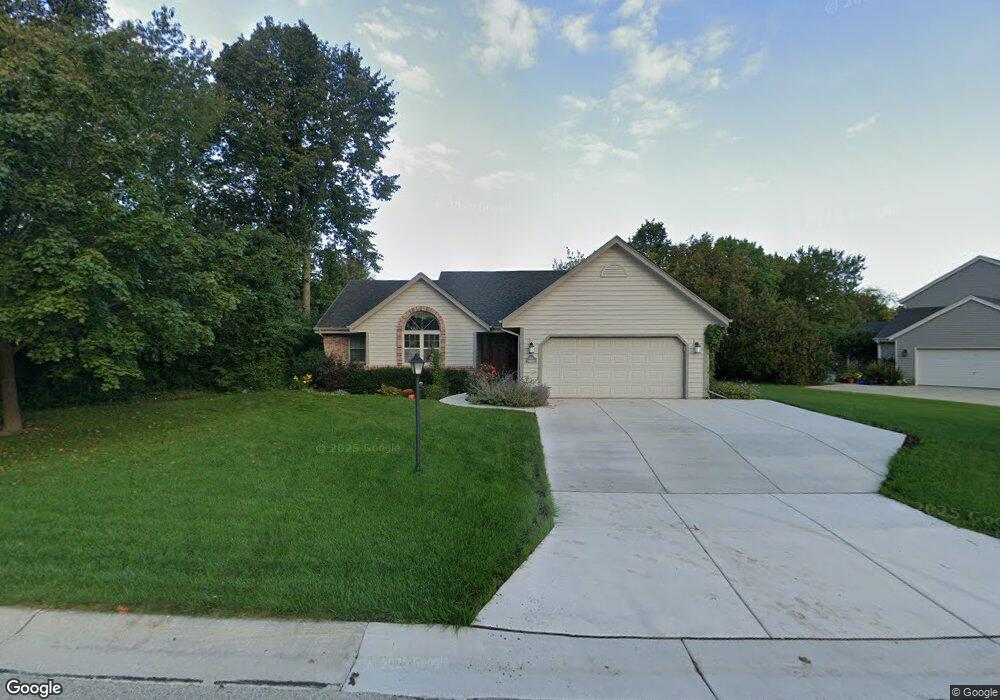 N74W14976 Sylvan Ln, Menomonee Falls, WI 53051 - photo 1