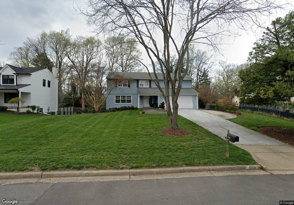 1534 Forest Ln, McLean, VA 22101 - photo 1