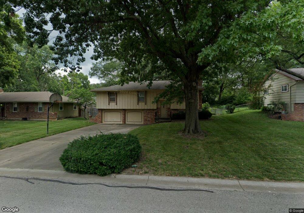 6613 Larsen Ln, Shawnee, KS 66203 - photo 1