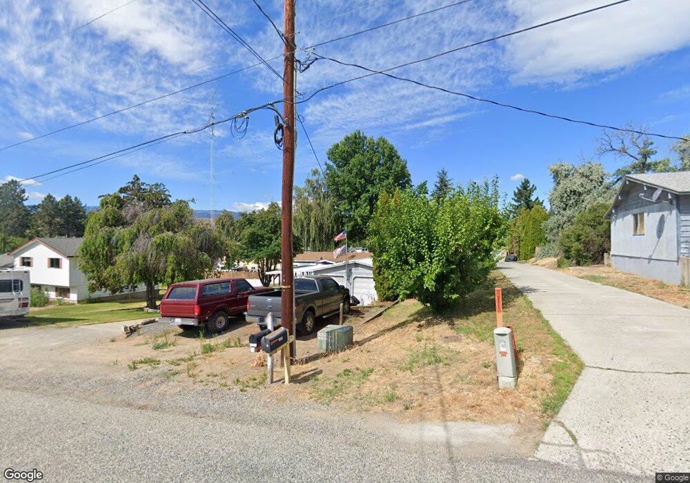 208 N Nevada Ave unit B, East Wenatchee, WA 98802 - photo 1