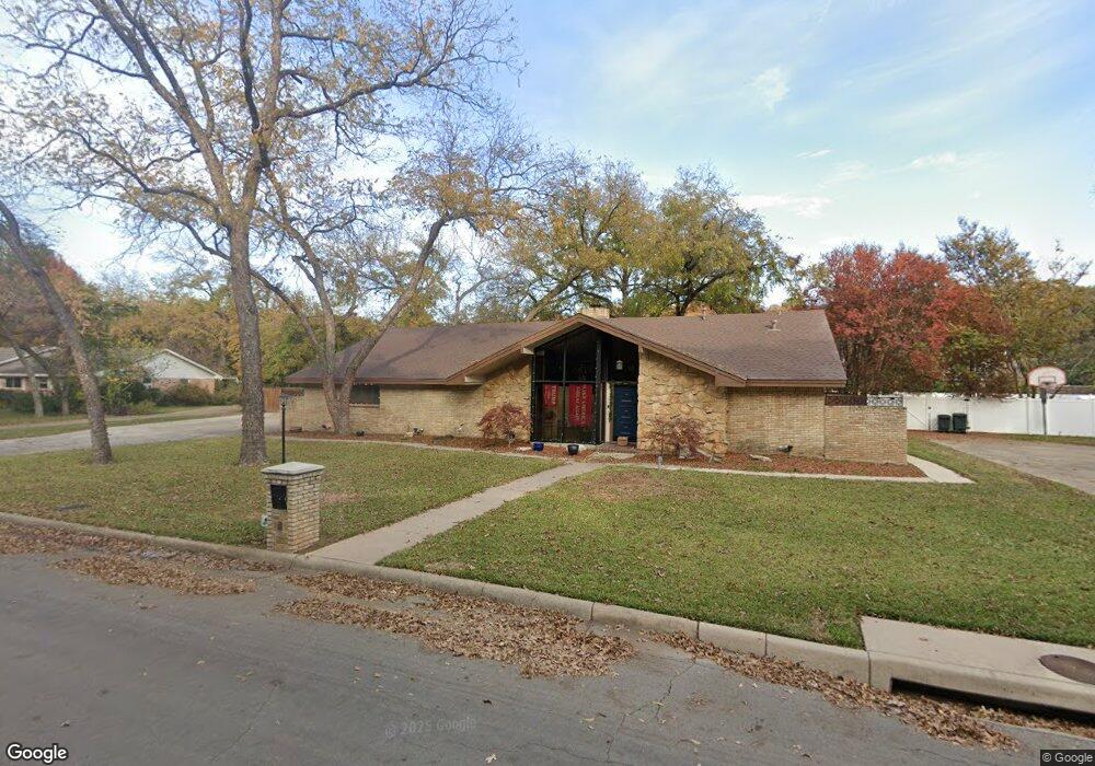 1401 Pebble Creek Dr, Euless, TX 76040 - photo 1