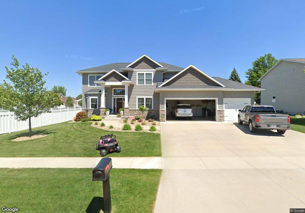 917 S Ridge Dr, Cedar Falls, IA 50613 - photo 1