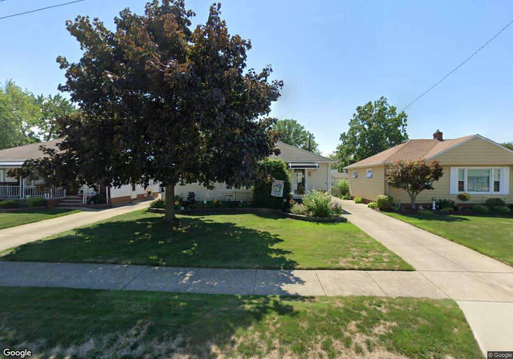 1660 Eldon Dr, Wickliffe, OH 44092 - photo 1