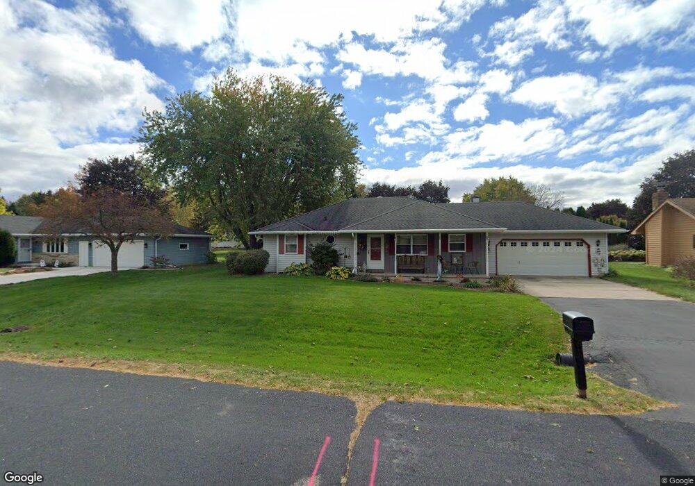 2519 W Sunnyview Cir, Appleton, WI 54914 - photo 1