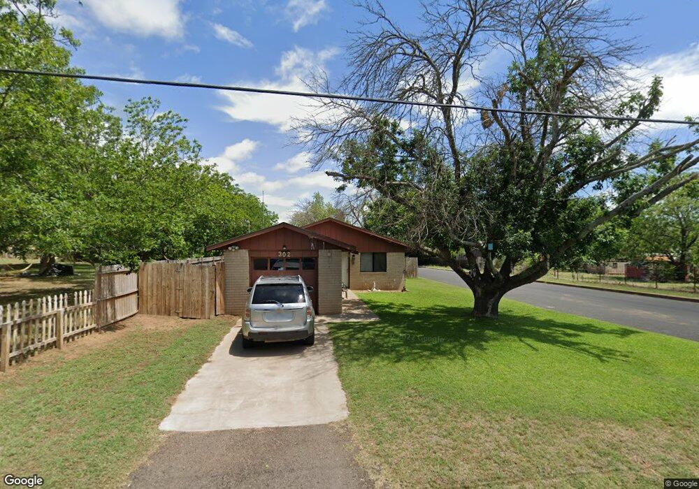 302 W Walch Ave, Fredericksburg, TX 78624 - photo 1