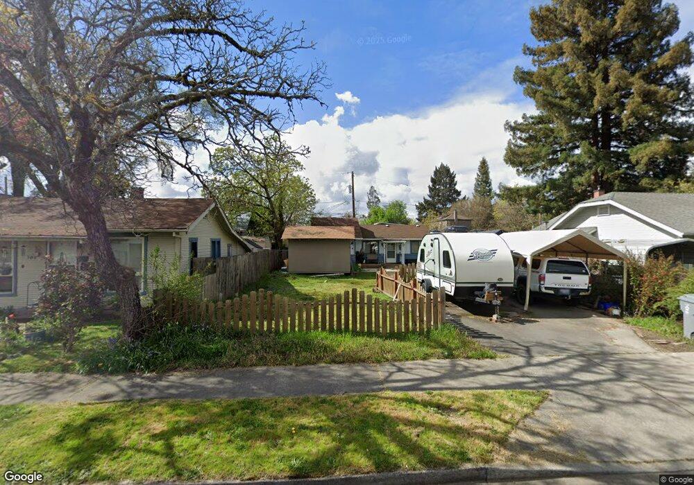 311 SW J St, Grants Pass, OR 97526 - photo 1