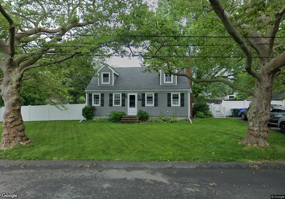 71 Beachmount Ave, Bristol, RI 02809 - photo 1