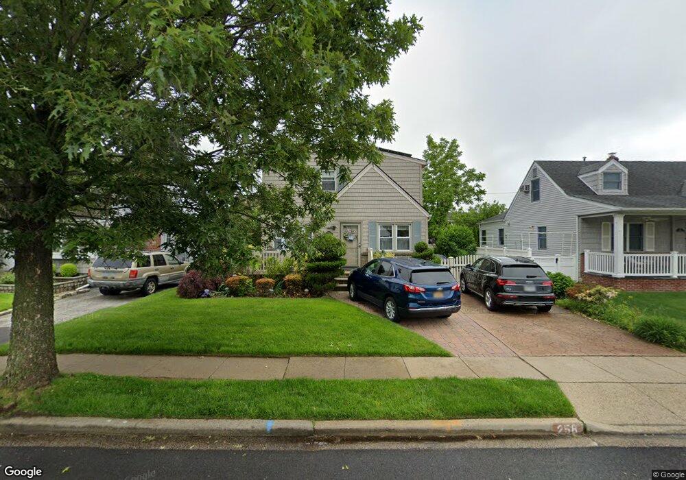 258 Devonshire Dr, New Hyde Park, NY 11040 - photo 1