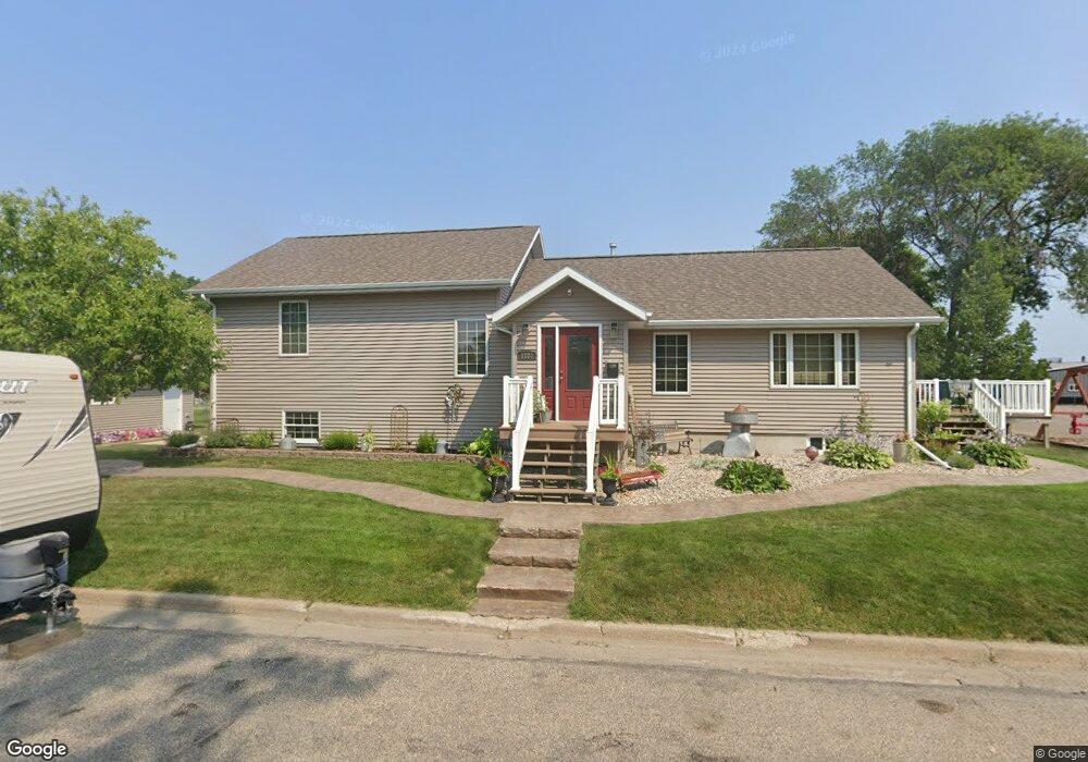 1123 11th Ave SE, Jamestown, ND 58401 - photo 1