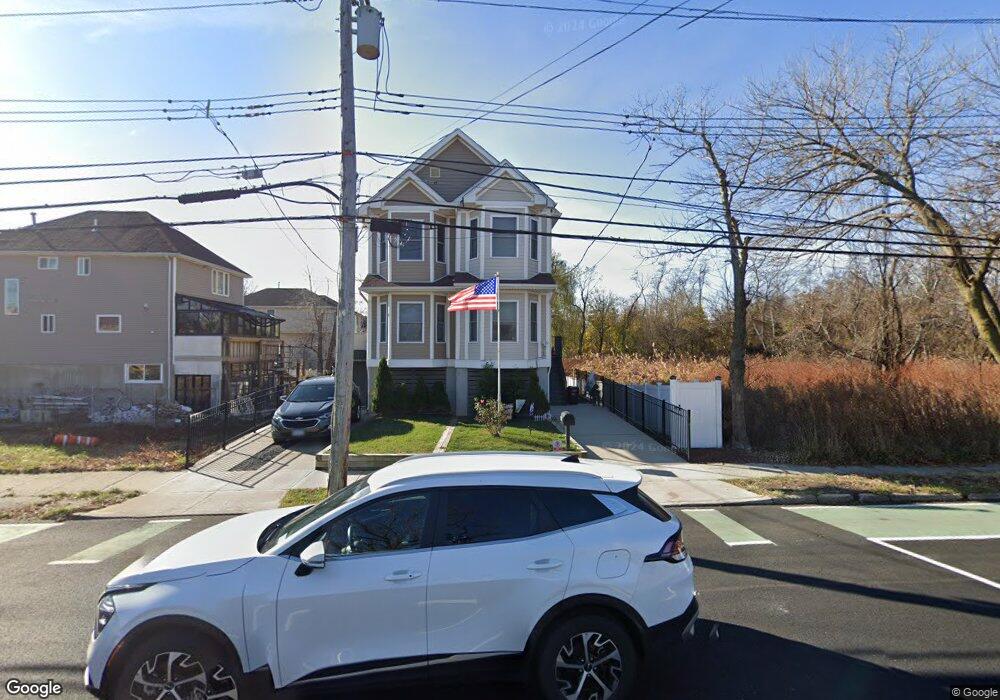 604 Seaview Ave, Staten Island, NY 10305 - photo 1