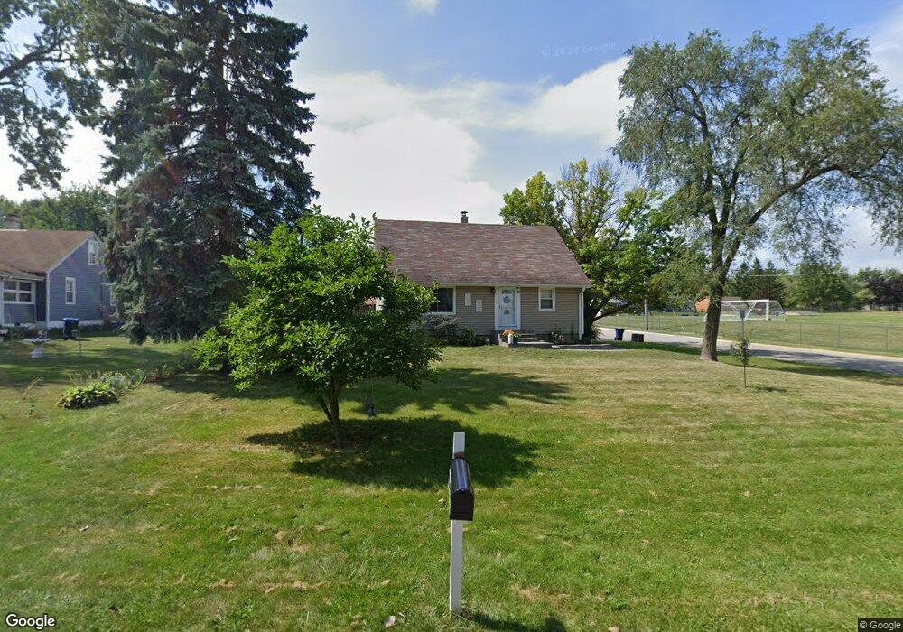 122 N Pioneer Rd, Waukegan, IL 60085 - photo 1