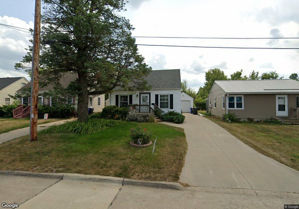 2921 Meadowbrook Dr SE, Cedar Rapids, IA 52403 - photo 1