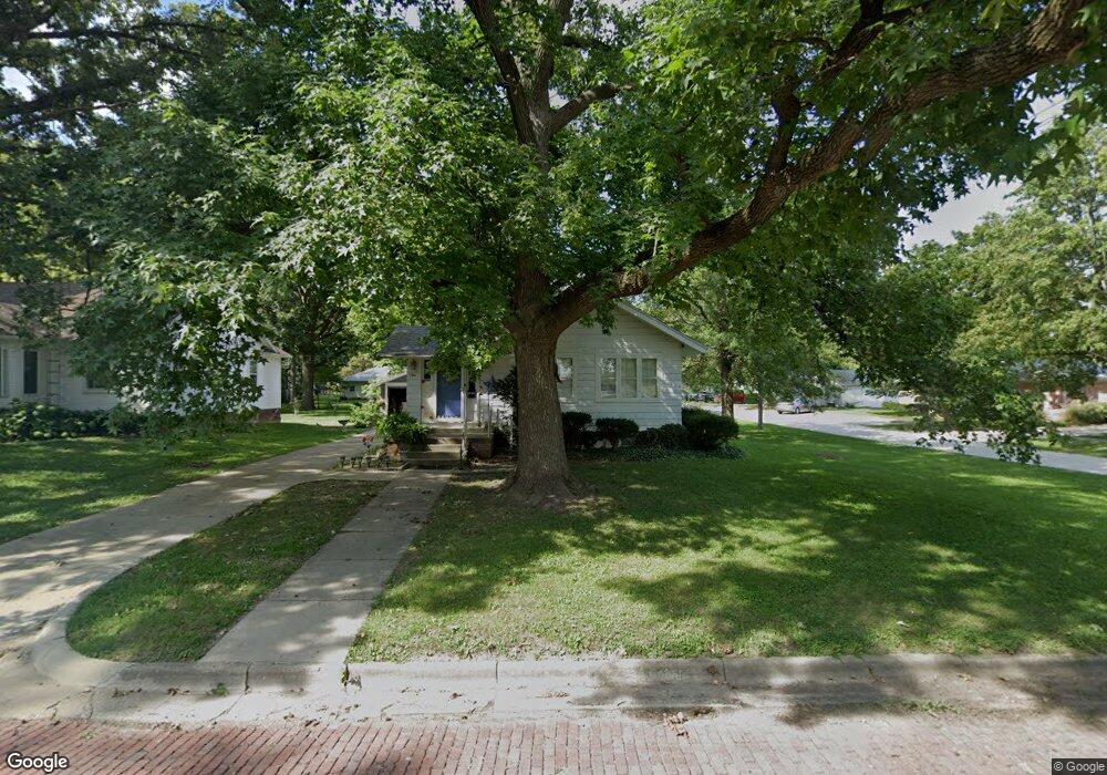 504 E Scott St, Tuscola, IL 61953 - photo 1