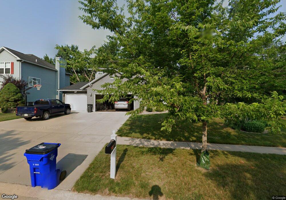 4705 Coventry Ln NE, Cedar Rapids, IA 52402 - photo 1