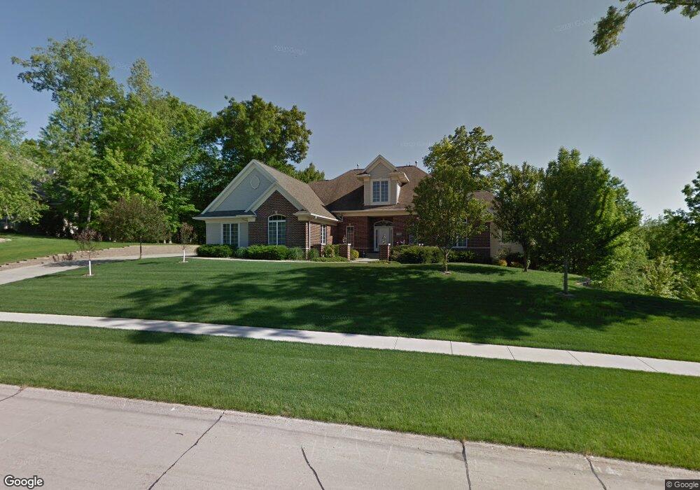 2710 Old Orchard Ct NE, Cedar Rapids, IA 52402 - photo 1