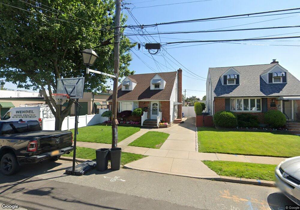 260 Mckinley Pkwy, Mineola, NY 11501 - photo 1