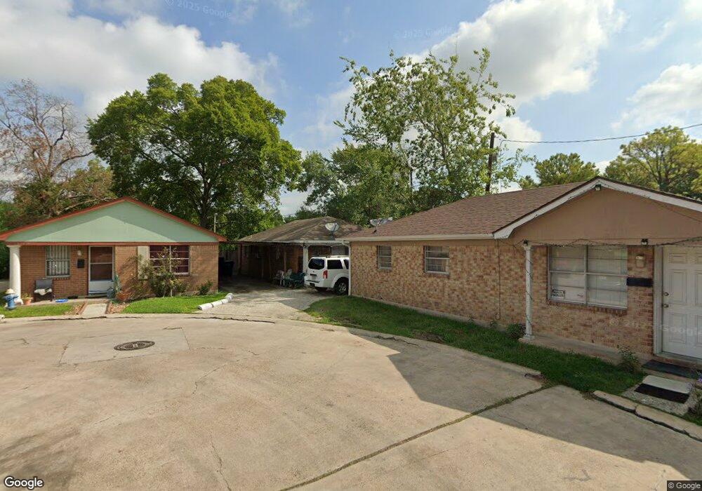 4550 Pecan Park Cir, Houston, TX 77018 - photo 1