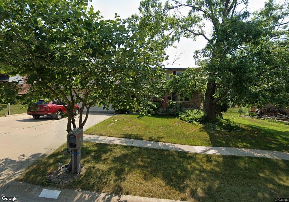 1041 Arthur Dr NW, Cedar Rapids, IA 52405 - photo 1