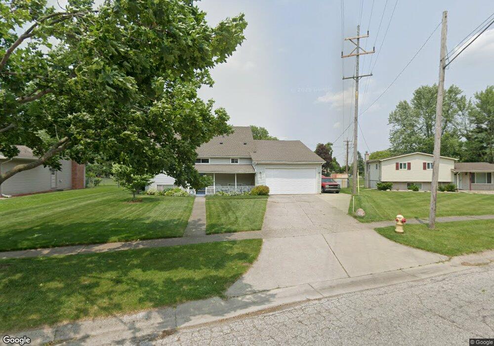 1001 Springview Dr, Flushing, MI 48433 - photo 1