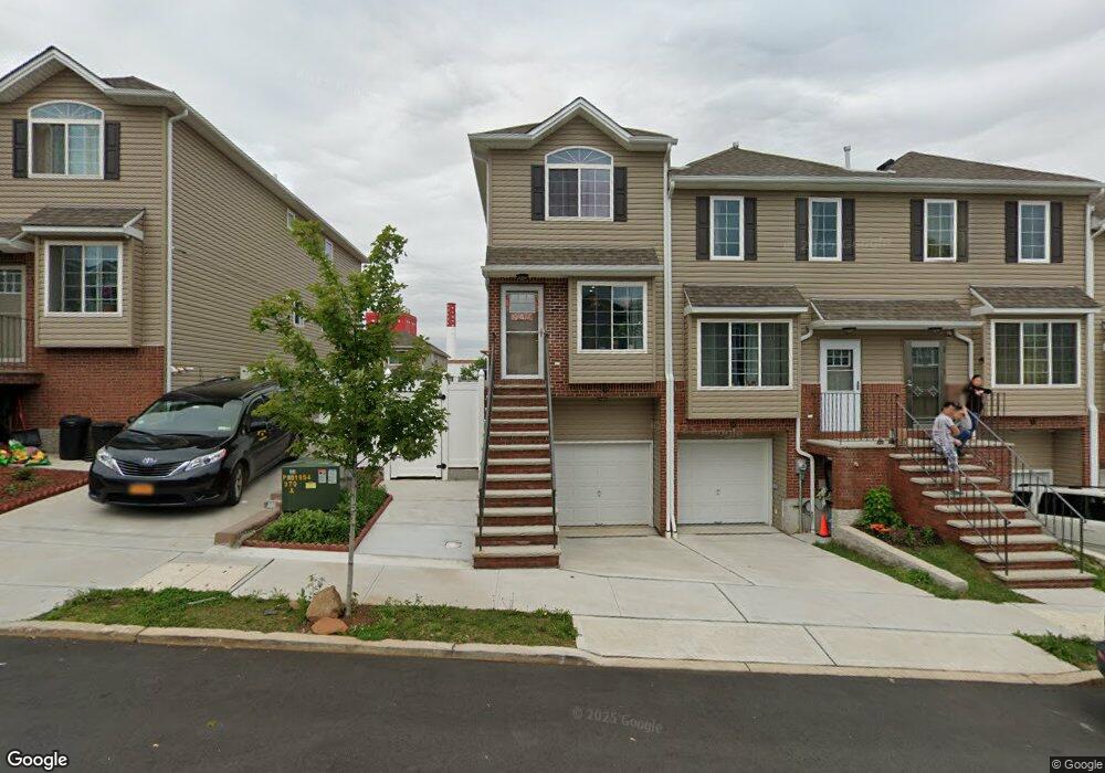 70-106 Burgundy Loop, Staten Island, NY 10304 - photo 1