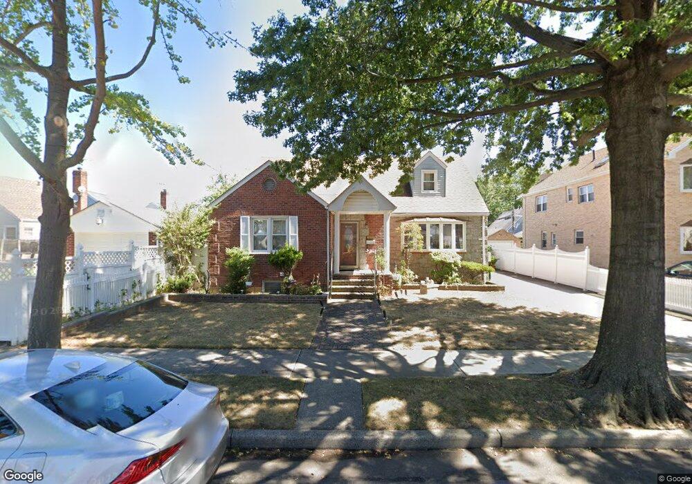 8215 265th St, Glen Oaks, NY 11004 - photo 1