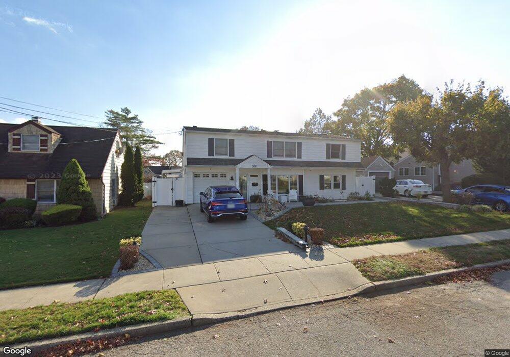 508 Starks Place, Baldwin, NY 11510 - photo 1