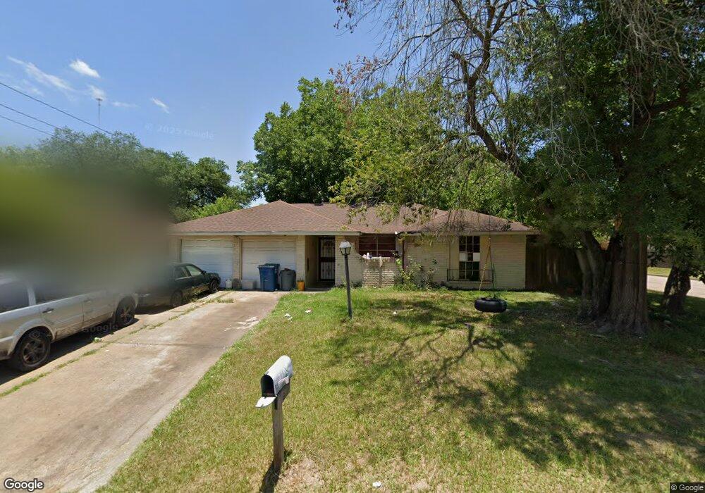 2102 Twinbrooke Dr, Houston, TX 77088 - photo 1