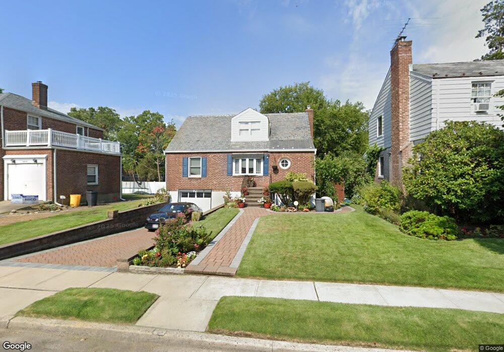 16 Damson Ln, Valley Stream, NY 11581 - photo 1