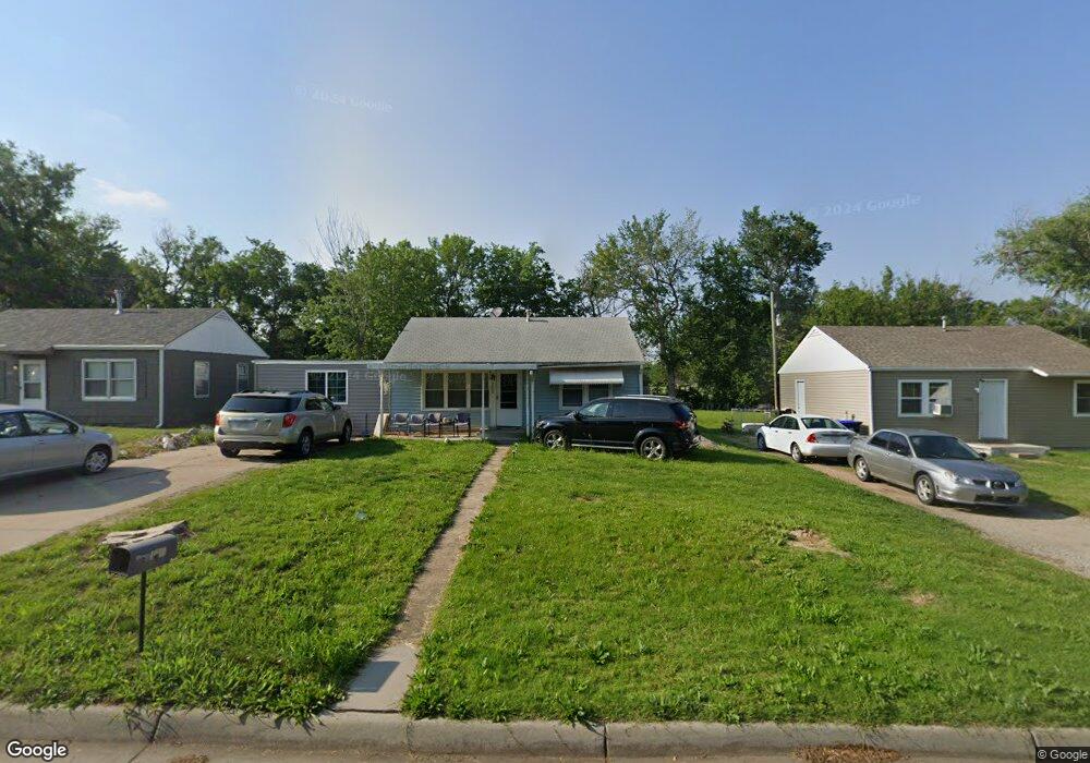 1032 SE 33rd St, Topeka, KS 66605 - photo 1