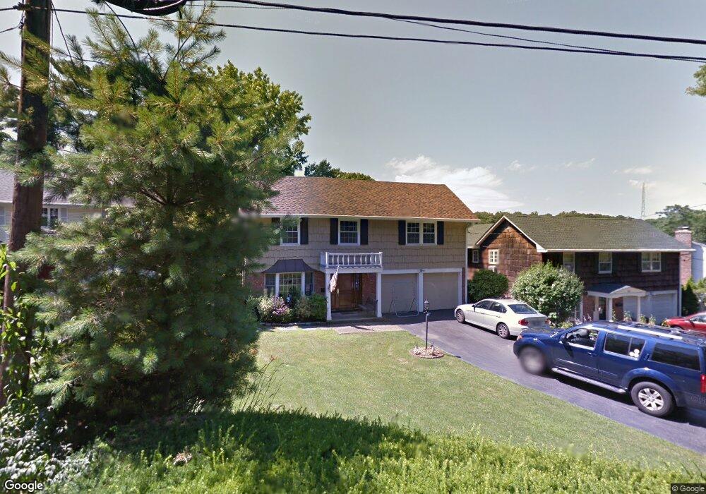 40 Combes Dr, Manhasset, NY 11030 - photo 1