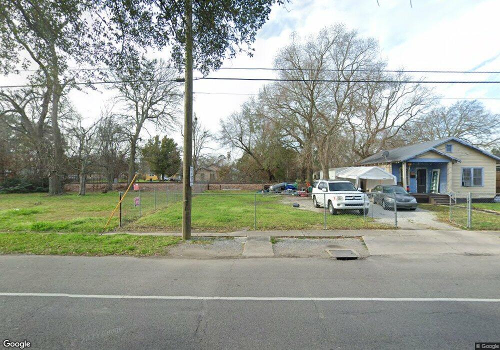 528 E Saint Peter St, New Iberia, LA 70560 - photo 1