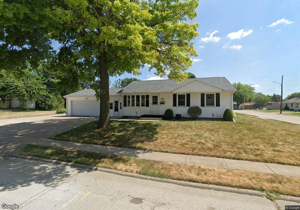 1207 N Elmwood Ave, Davenport, IA 52804 - photo 1