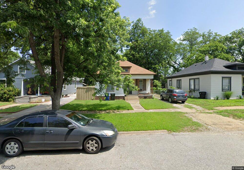 1109 W Chestnut St, Denison, TX 75020 - photo 1