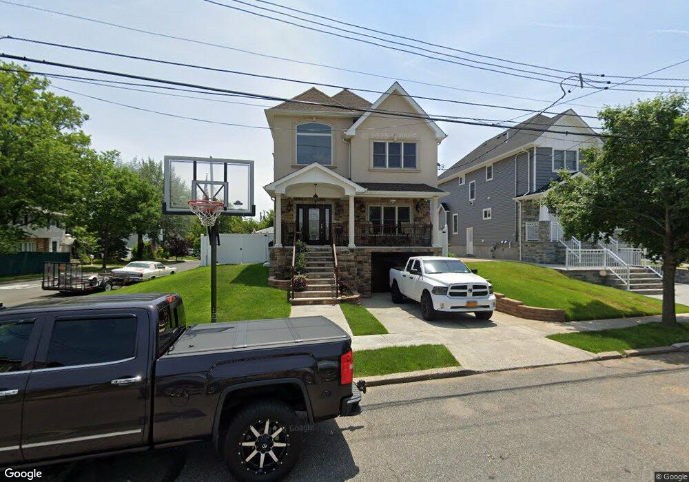 208 Wolverine St, Staten Island, NY 10306 - photo 1