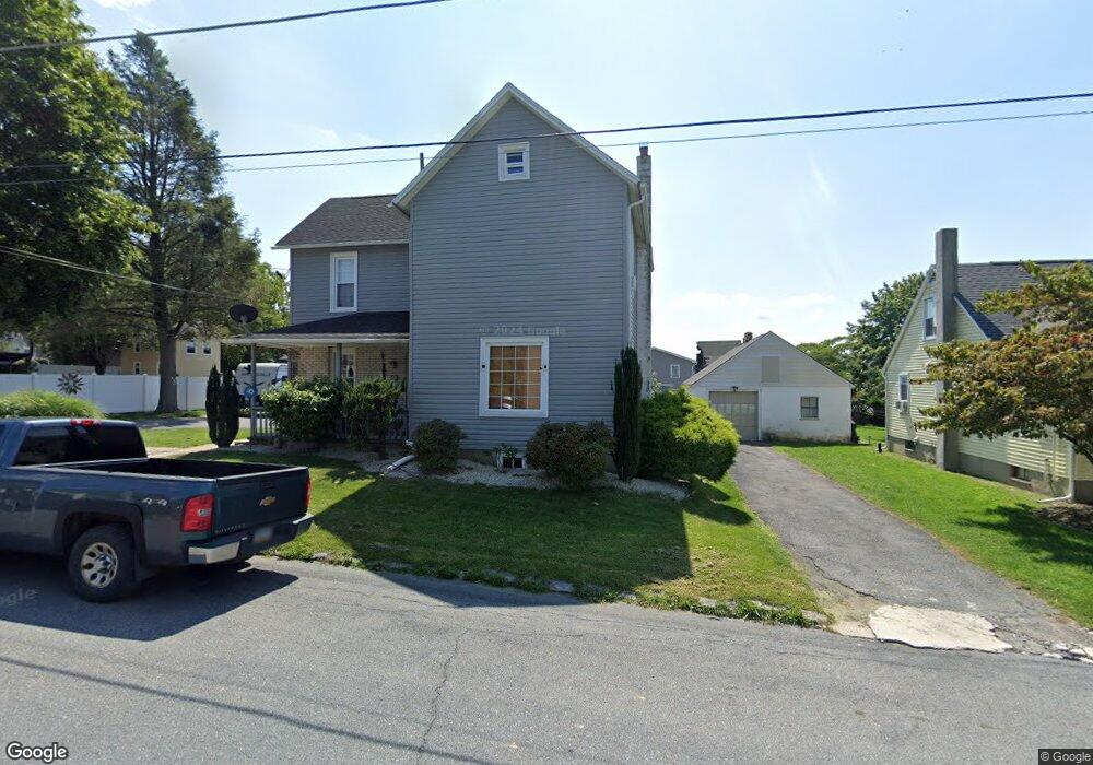 47 W 3rd St, Wind Gap, PA 18091 - photo 1