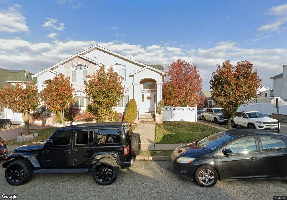 117 Covington Cir, Staten Island, NY 10312 - photo 1