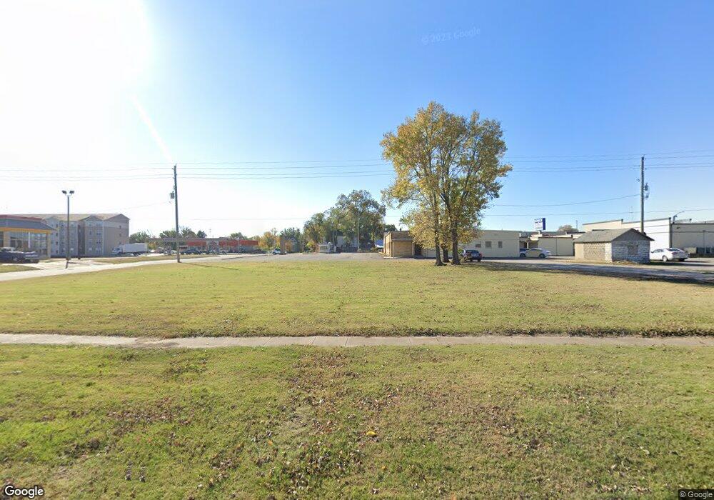 1504 Washington Ave, Parsons, KS 67357 - photo 1