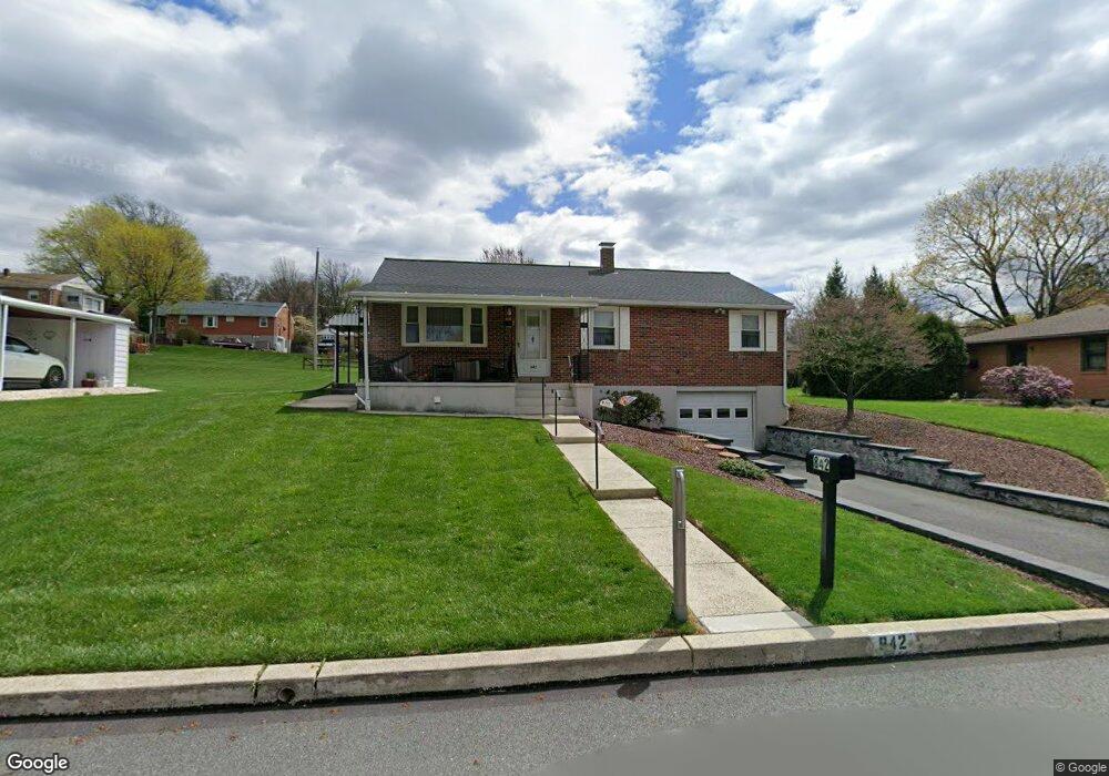 842 Rhodora Ave, Reading, PA 19605 - photo 1