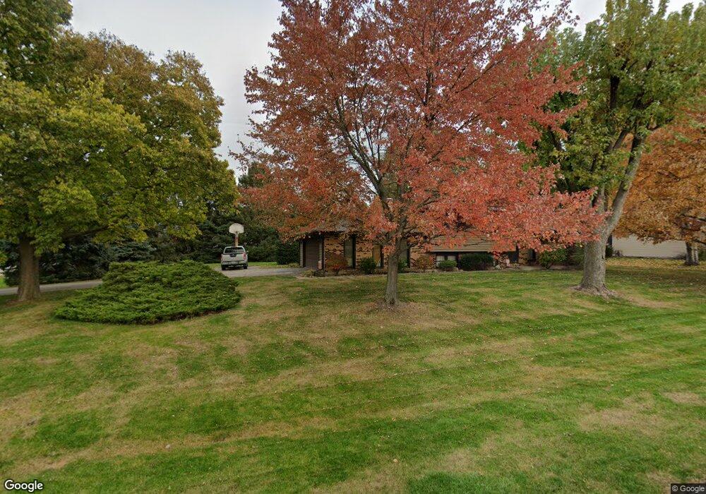 11S685 Robert Dr, Naperville, IL 60564 - photo 1