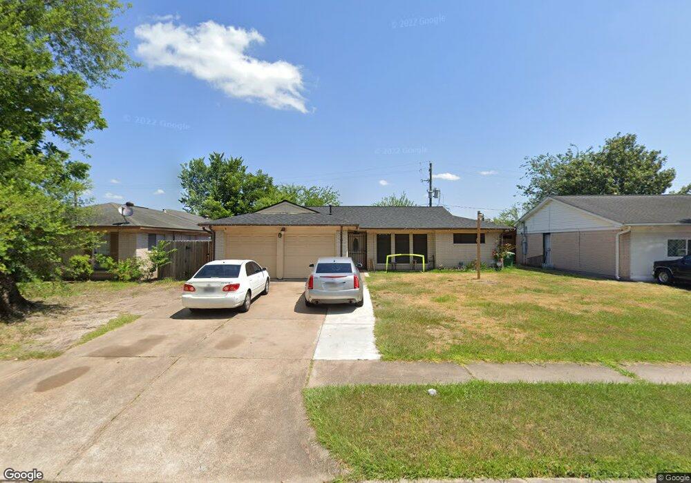 1350 Twin Falls Rd, Houston, TX 77088 - photo 1