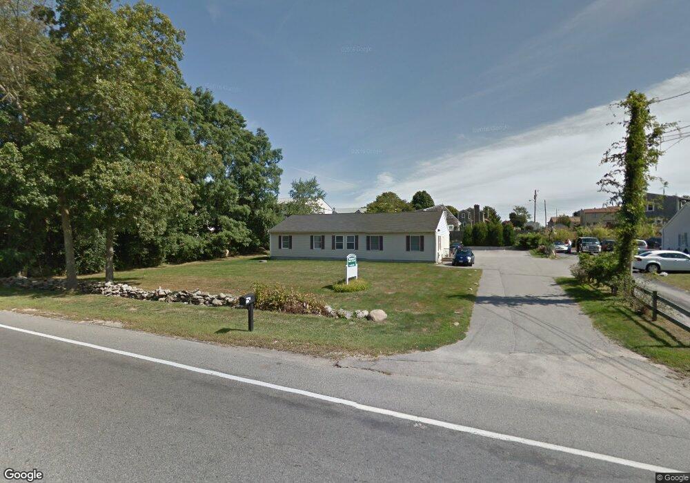 814 Metacom Ave, Bristol, RI 02809 - photo 1