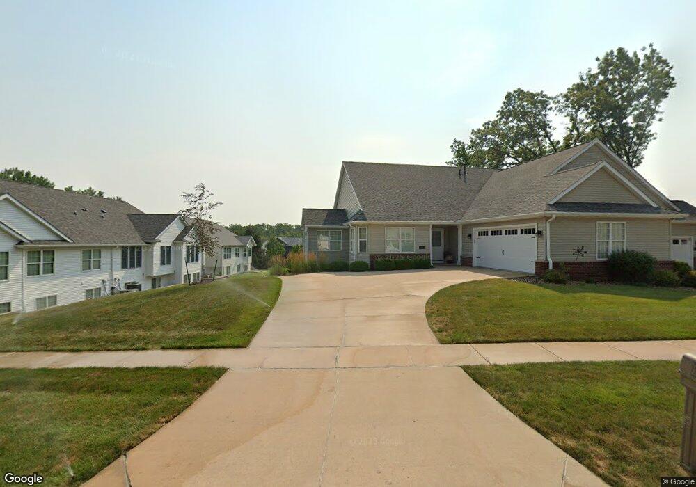 3818 N Willowbend Rd NE, Cedar Rapids, IA 52411 - photo 1