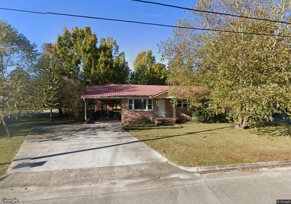 800 E Wilmington St, Burgaw, NC 28425 - photo 1