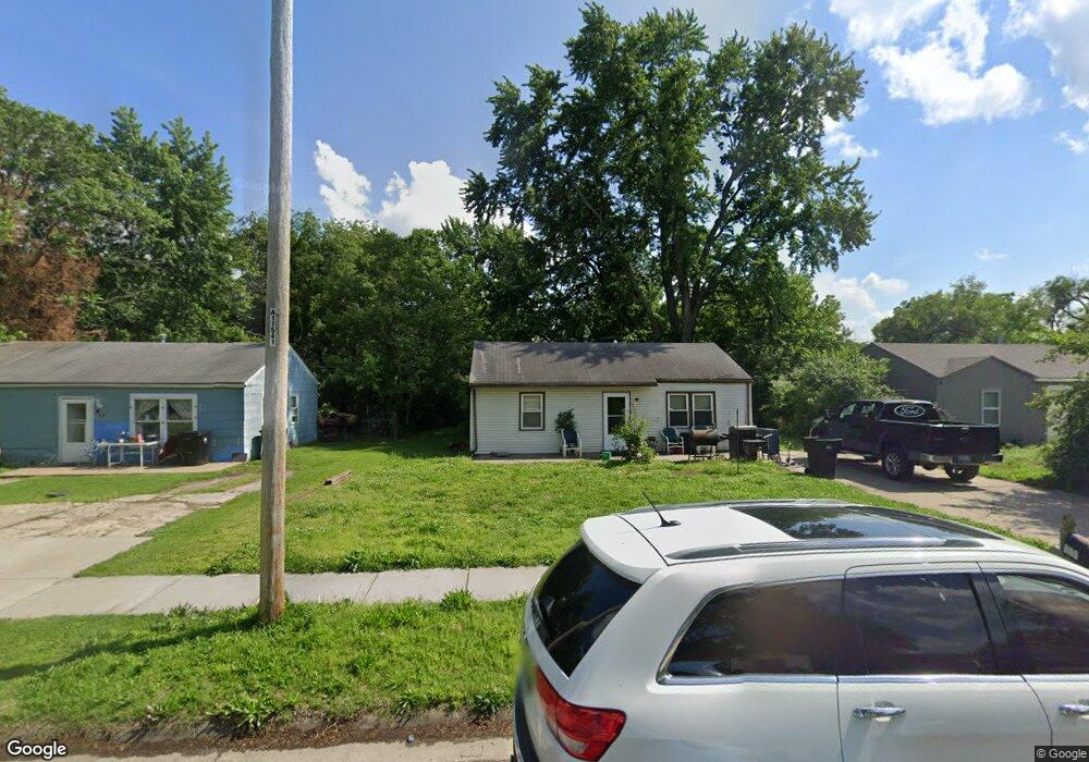 505 SE Pinecrest Dr, Topeka, KS 66605 - photo 1
