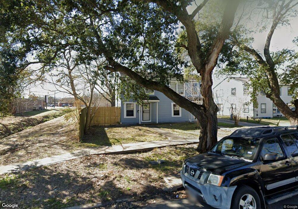 5112 Plum Dr, Houston, TX 77087 - photo 1